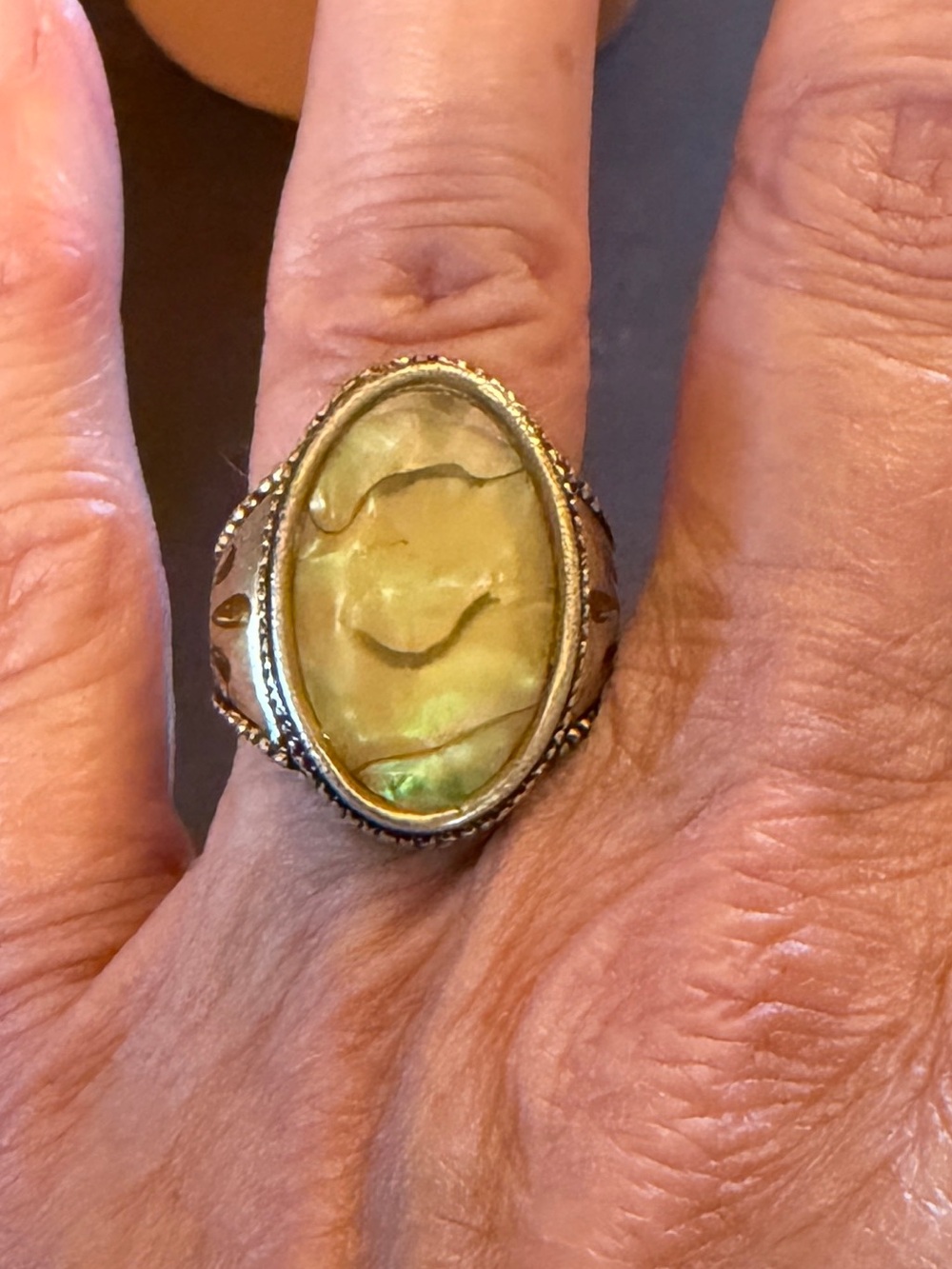 🐼 Lia Sophia Yellow Abalone Shell Oval Statement Ring, size 6 #0188